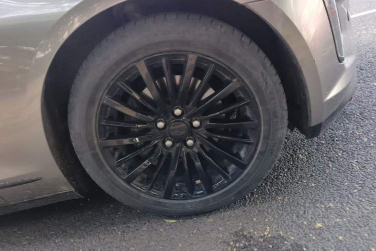 Used Cadillac CT6 2021 28T Luxury Version Right Front Wheel Hub