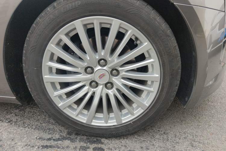 Used Cadillac CT6 2021 28T Elite Edition Right Front Wheel Hub