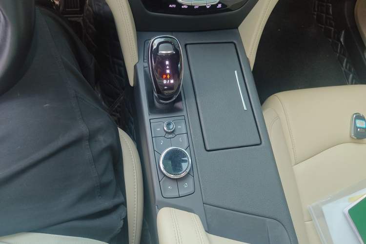 Used Cadillac CT6 2021 28T Fashion Edition Gear Lever