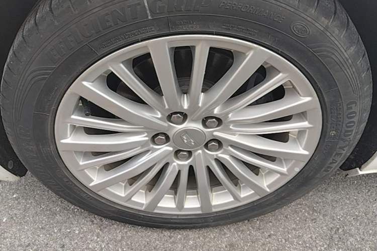 Used Cadillac CT6 2021 28T Fashion Edition Left Front Wheel Hub