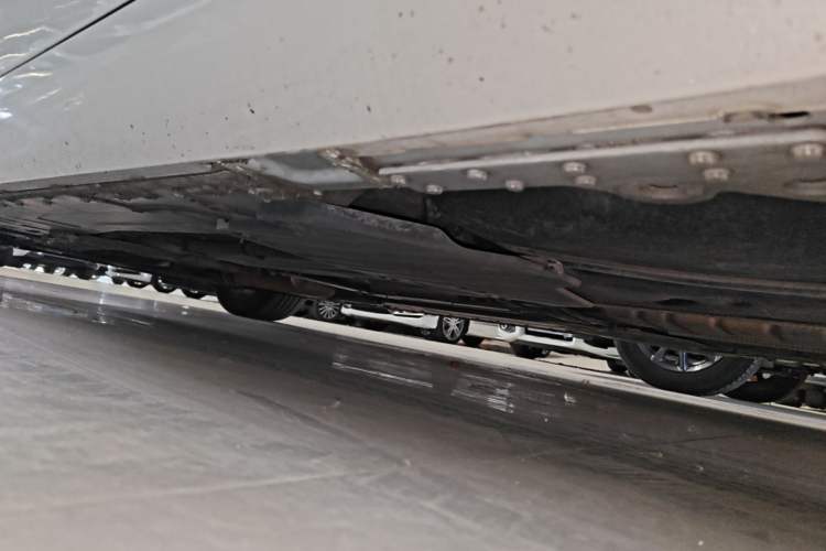 Used Cadillac CT6 2021 28T Luxury Version Left Side Sill