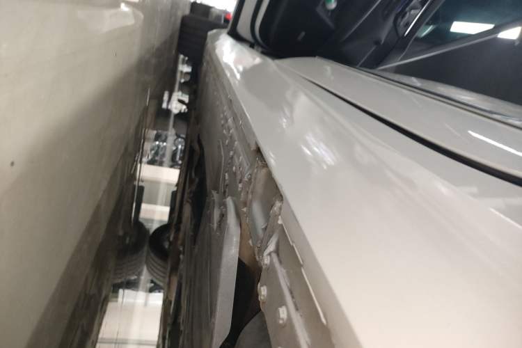 Used Cadillac CT6 2021 28T Luxury Version Left Side Sill