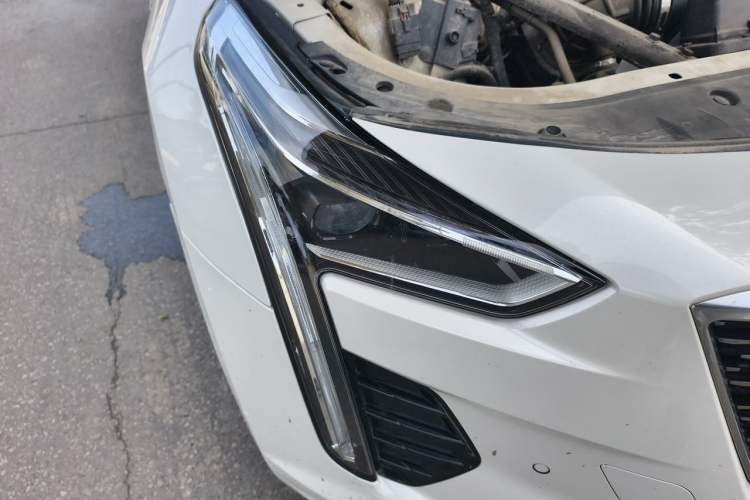 Used Cadillac CT6 2021 28T Luxury Version Right Front Headlight
