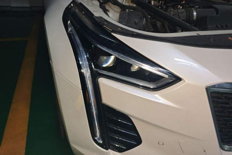 Used Cadillac CT6 2021 28T Fashion Edition Right Front Headlight