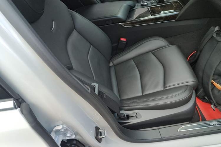 Used Cadillac CT6 2021 28T Luxury Version Right Front Seat