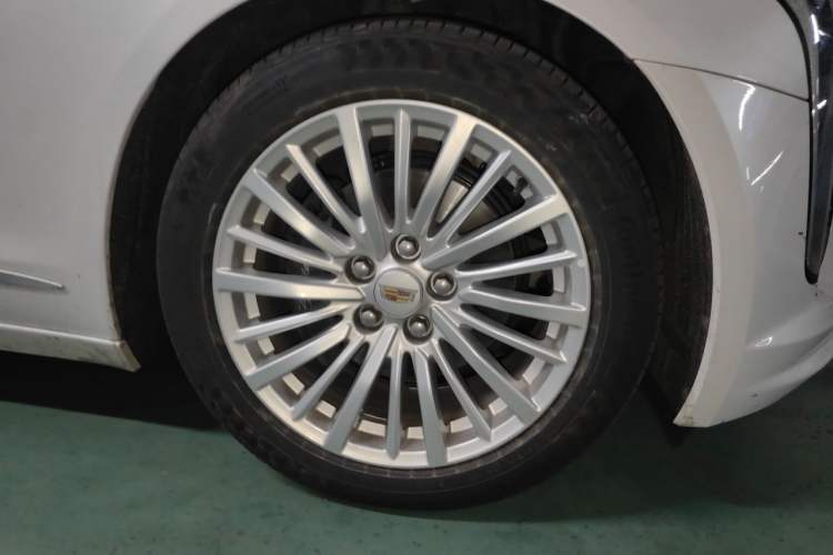 Used Cadillac CT6 2021 28T Luxury Version Right Front Wheel Hub
