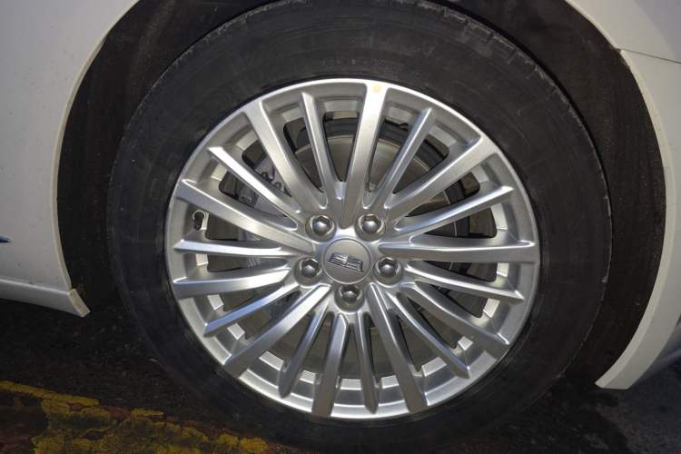 Used Cadillac CT6 2021 28T Luxury Version Right Front Wheel Hub