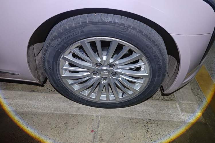 Used Cadillac CT6 2021 28T Fashion Edition Right Front Wheel Hub