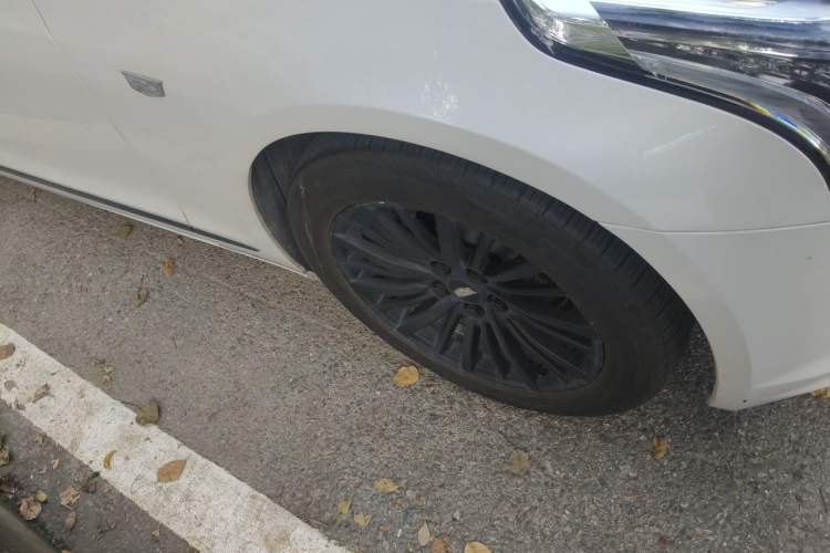 Used Cadillac CT6 2021 28T Luxury Version Right Front Wheel Hub