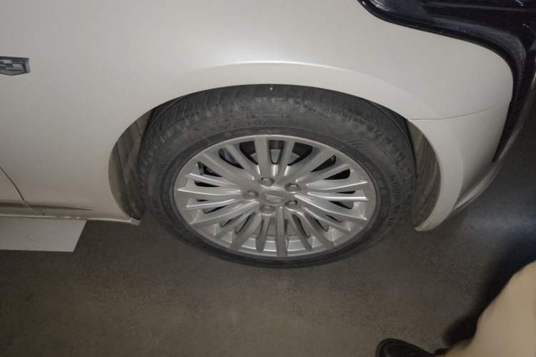 Used Cadillac CT6 2021 28T Elite Edition Right Front Wheel Hub