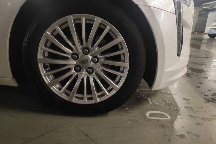 Used Cadillac CT6 2021 28T Luxury Version Right Front Wheel Hub
