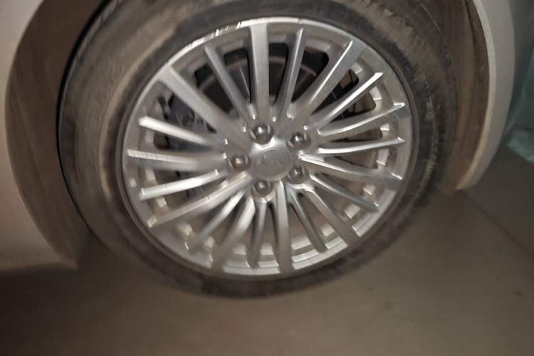 Used Cadillac CT6 2021 28T Elite Edition Right Front Wheel Hub