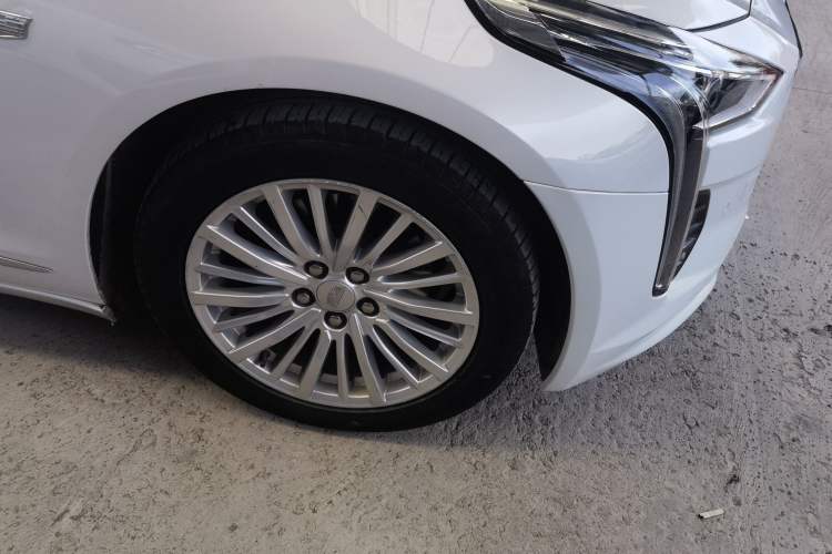 Used Cadillac CT6 2021 28T Elite Edition Right Front Wheel Hub