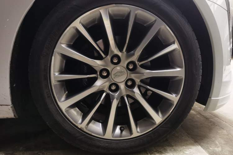 Used Cadillac CT6 2021 28T Luxury Sport Model Right Front Wheel Hub