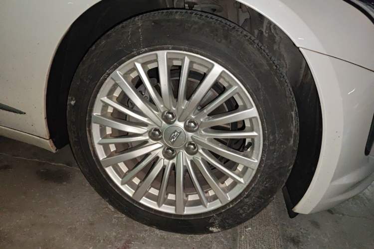 Used Cadillac CT6 2021 28T Luxury Version Right Front Wheel Hub