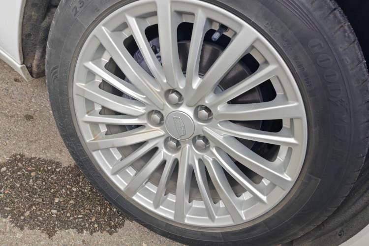 Used Cadillac CT6 2021 28T Elite Edition Right Front Wheel Hub
