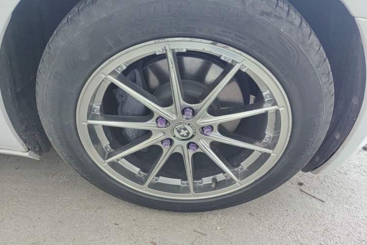 Used Cadillac CT6 2021 28T Elite Edition Right Front Wheel Hub