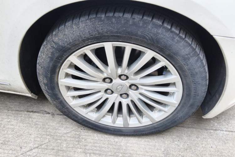 Used Cadillac CT6 2021 28T Luxury Version Right Front Wheel Hub