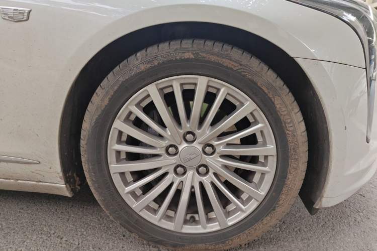Used Cadillac CT6 2021 28T Luxury Version Right Front Wheel Hub