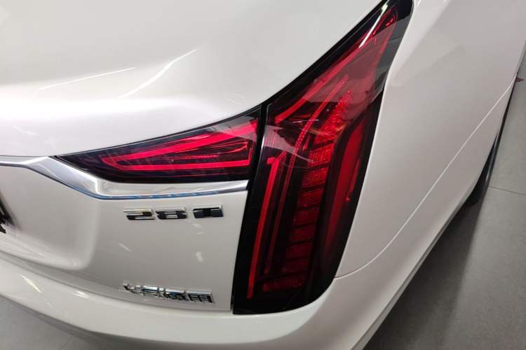 Used Cadillac CT6 2021 28T Luxury Version Right Rear Taillight