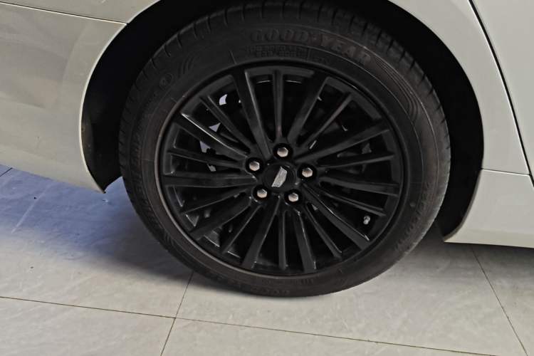 Used Cadillac CT6 2021 28T Luxury Version Right Rear Wheel Hub