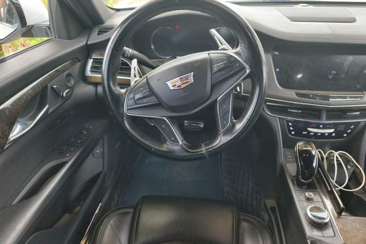 Used Cadillac CT6 2021 28T Luxury Version Steering Wheel