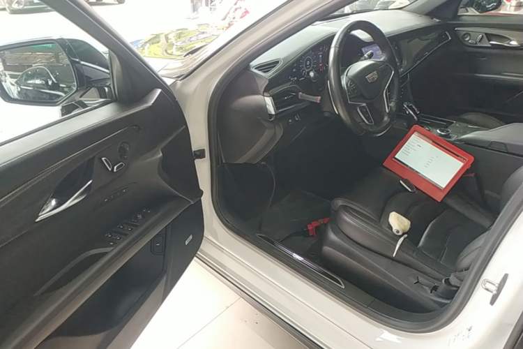 Used Cadillac CT6 2022 28T Platinum Edition Driver Seat
