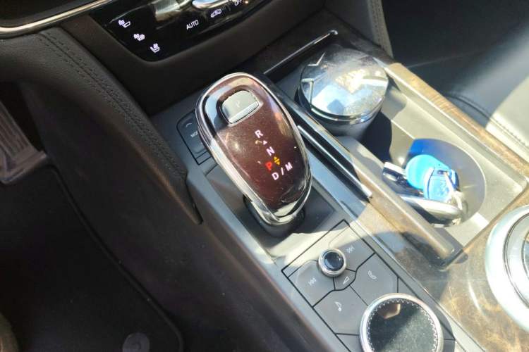 Used Cadillac CT6 2022 28T Luxury Edition Gear Lever