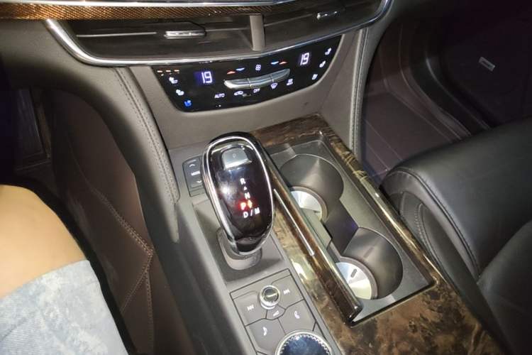 Used Cadillac CT6 2022 28T Luxury Edition Gear Lever