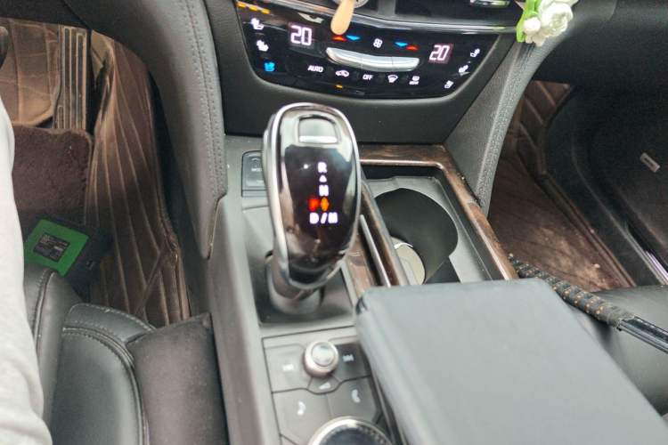 Used Cadillac CT6 2022 28T Luxury Edition Gear Lever