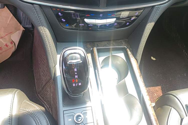 Used Cadillac CT6 2022 28T Luxury Edition Gear Lever
