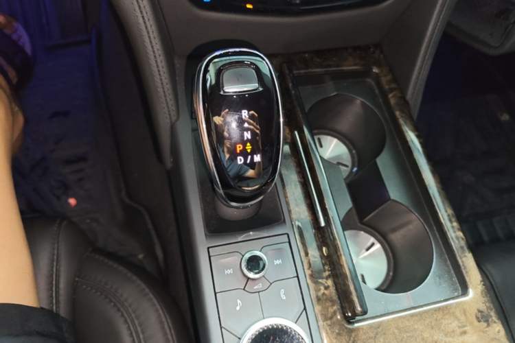Used Cadillac CT6 2022 28T Luxury Edition Gear Lever