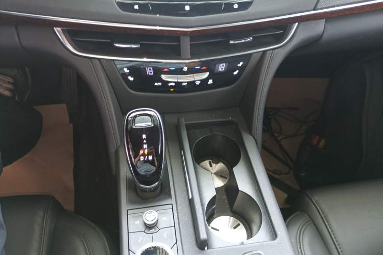 Used Cadillac CT6 2022 28T Fashion Edition Gear Lever