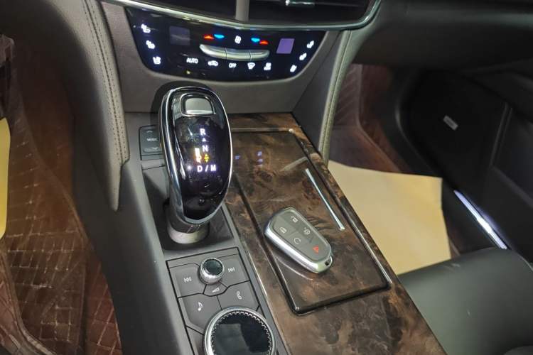 Used Cadillac CT6 2022 28T Luxury Edition Gear Lever