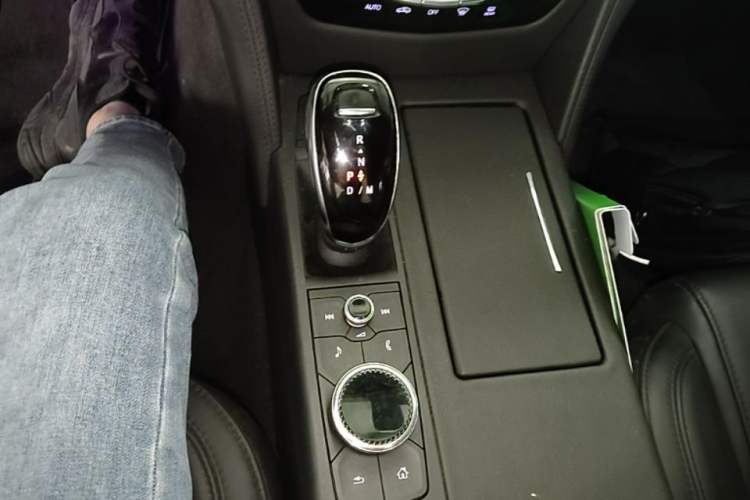 Used Cadillac CT6 2022 28T Fashion Edition Gear Lever