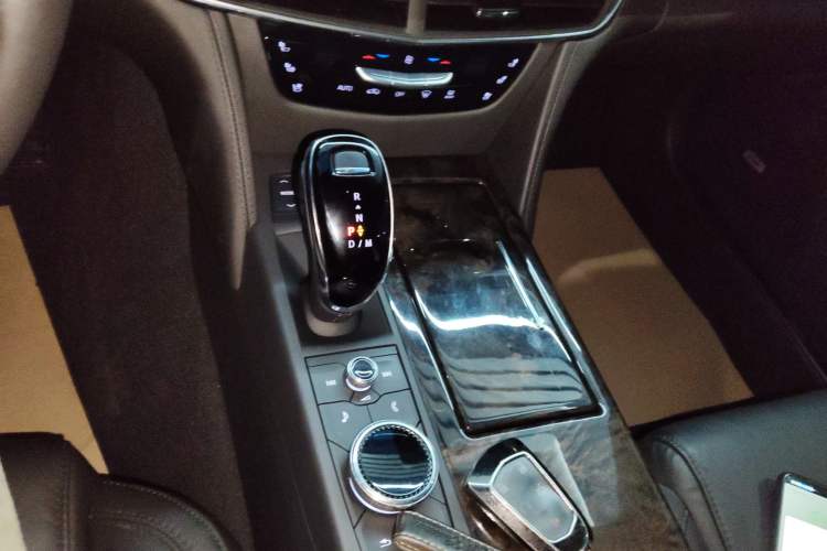 Used Cadillac CT6 2022 28T Luxury Edition Gear Lever