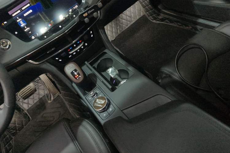 Used Cadillac CT6 2022 28T Luxury Edition Gear Lever