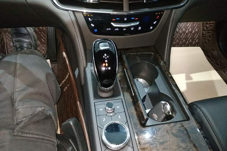 Used Cadillac CT6 2022 28T Luxury Edition Gear Lever
