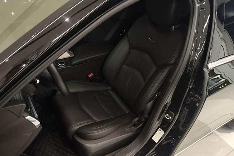 Used Cadillac CT6 2022 28T Fashion Edition Left Front Seat