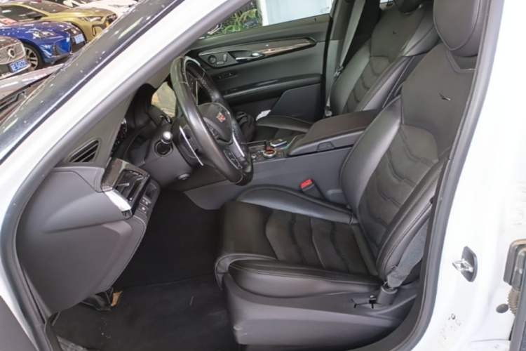 Used Cadillac CT6 2022 28T Platinum Edition Left Front Seat