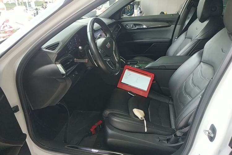 Used Cadillac CT6 2022 28T Platinum Edition Left Front Seat