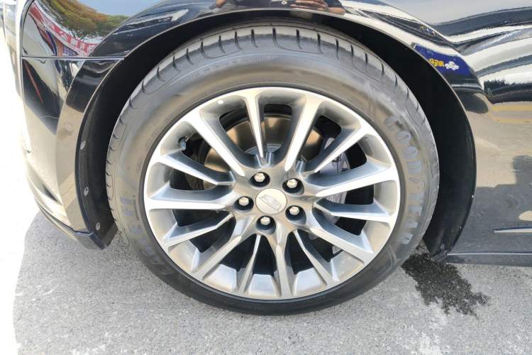 Used Cadillac CT6 2022 28T Prestige Edition Left Front Wheel Hub