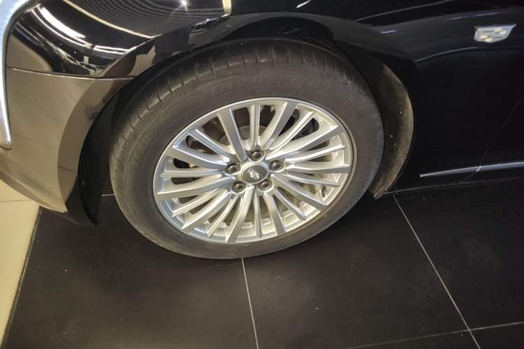 Used Cadillac CT6 2022 28T Luxury Edition Left Front Wheel Hub
