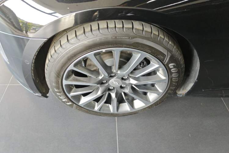 Used Cadillac CT6 2022 28T Prestige Edition Left Front Wheel Hub