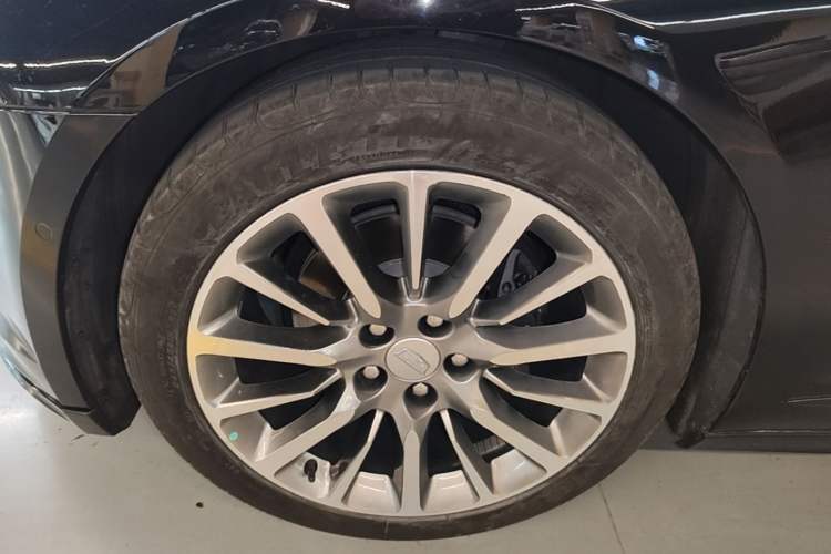 Used Cadillac CT6 2022 28T Prestige Edition Left Front Wheel Hub