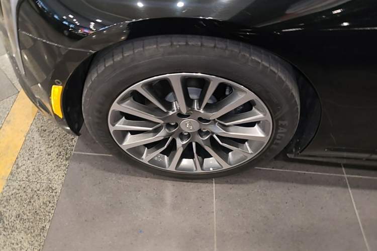 Used Cadillac CT6 2022 28T Prestige Edition Left Front Wheel Hub