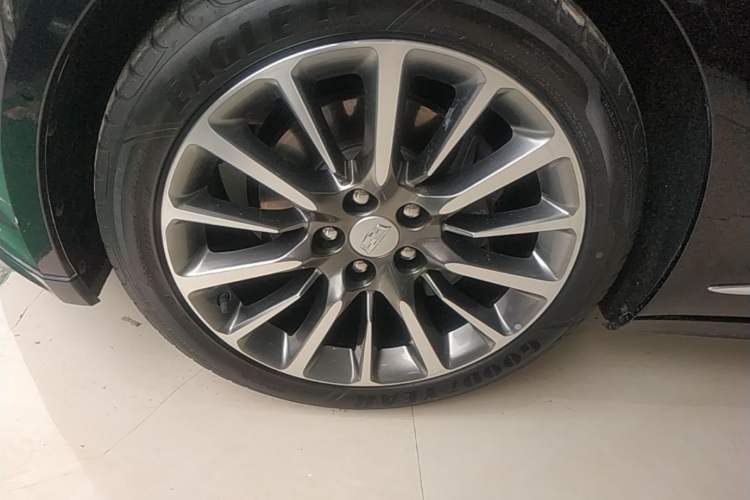 Used Cadillac CT6 2022 28T Platinum Edition Left Front Wheel Hub