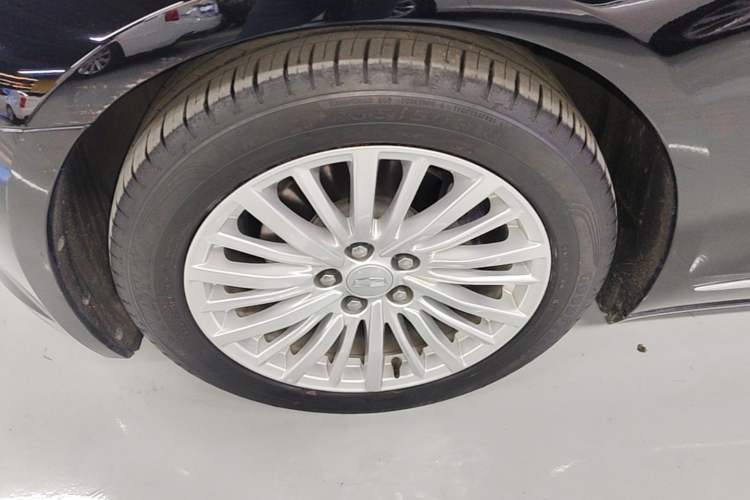 Used Cadillac CT6 2022 28T Fashion Edition Left Front Wheel Hub