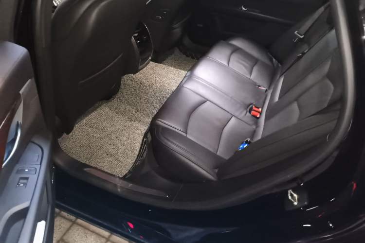 Used Cadillac CT6 2022 28T Fashion Edition Left Rear Seat