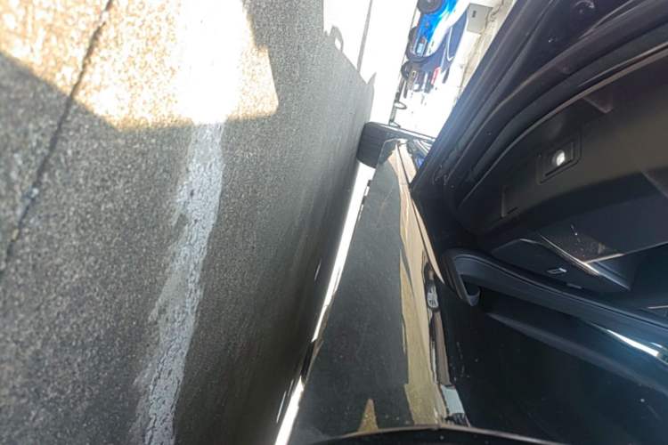Used Cadillac CT6 2022 28T Luxury Edition Left Side Sill